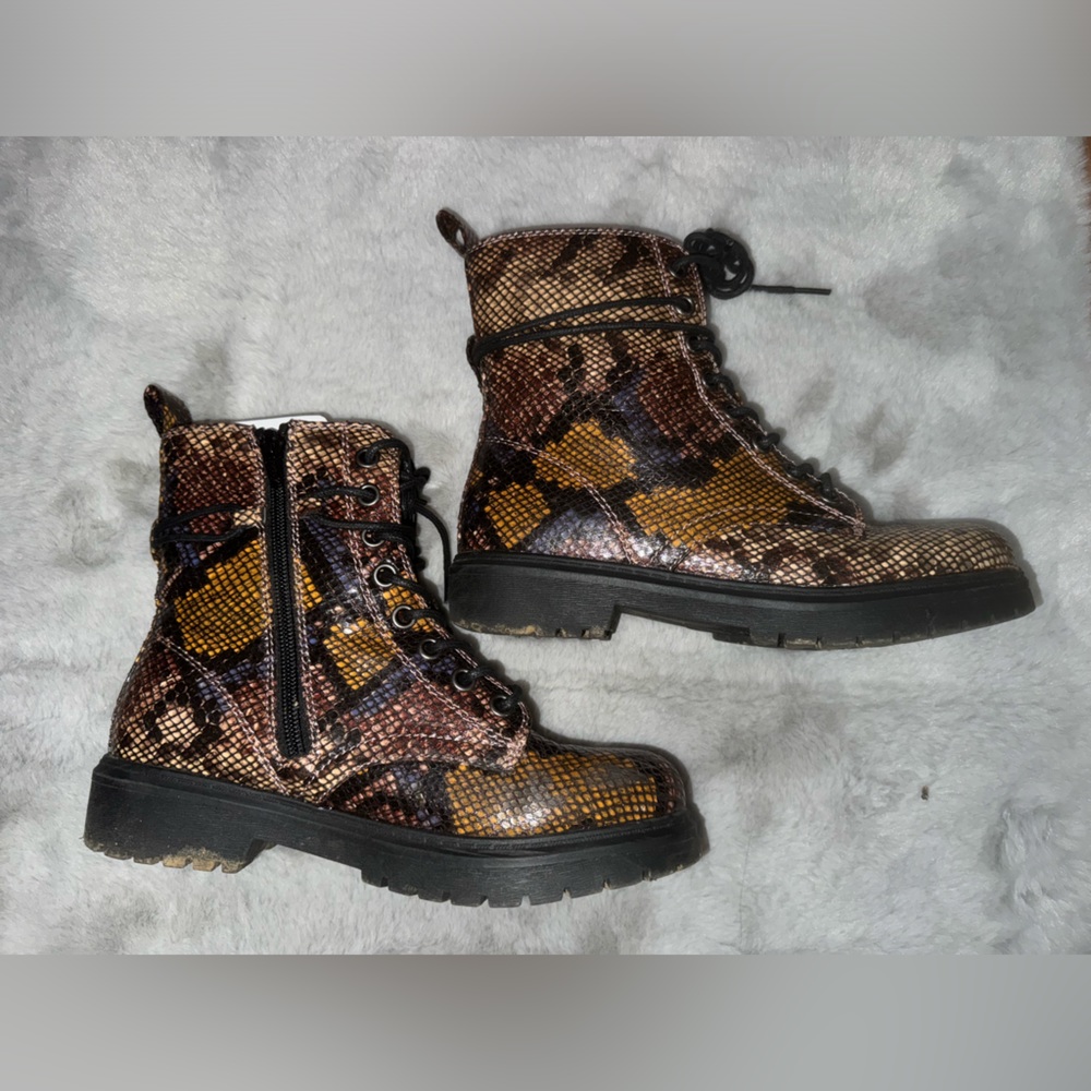 ✨NEW IN BOX✨  SO Snake Patterned Combat Boots